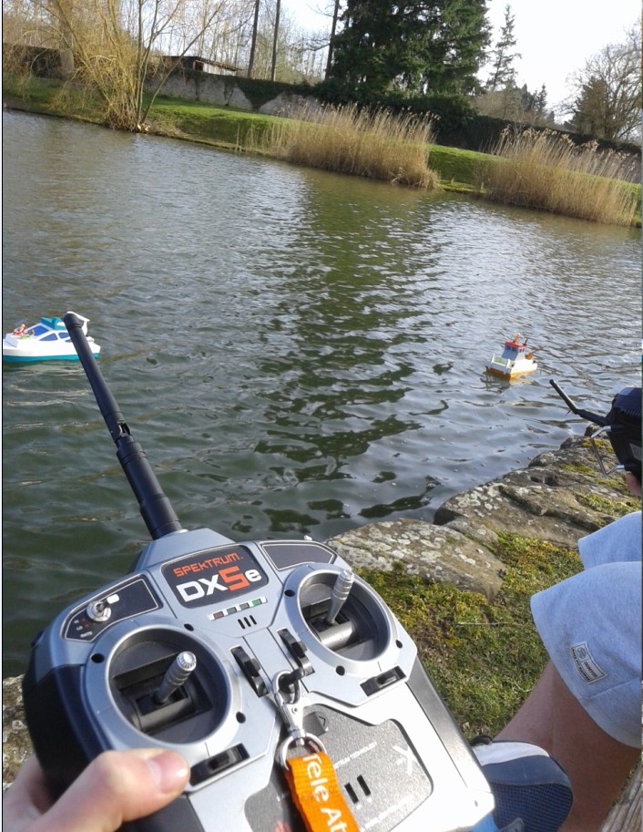 nos jeunes sont concentrés sur leur navigation